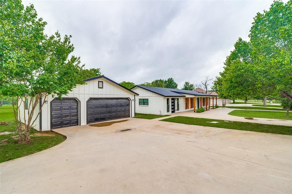 512 Grandview Dr, Granbury, TX 76049 photo