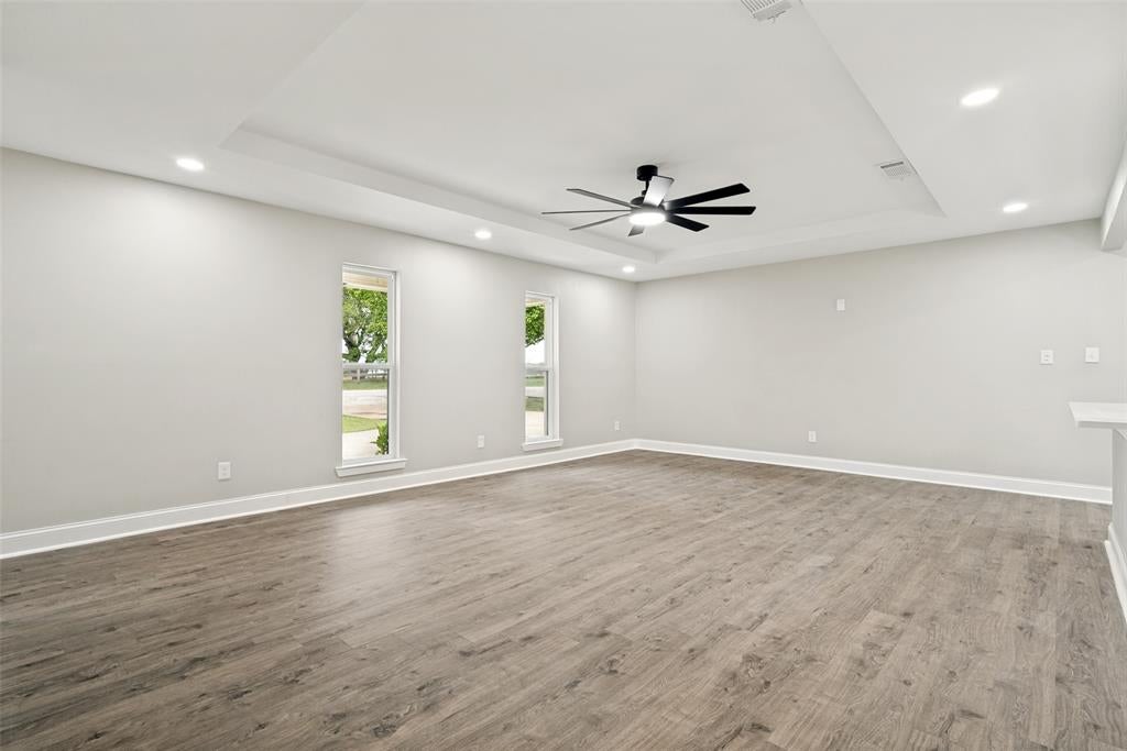512 Grandview Dr, Granbury, TX 76049 photo