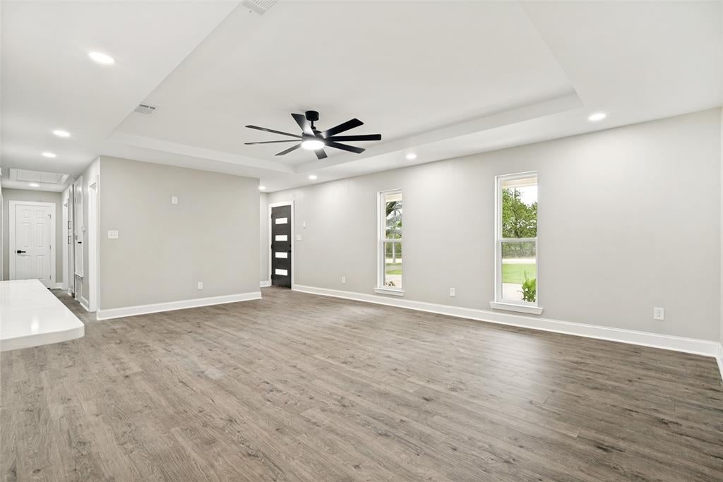 512 Grandview Dr, Granbury, TX 76049 photo