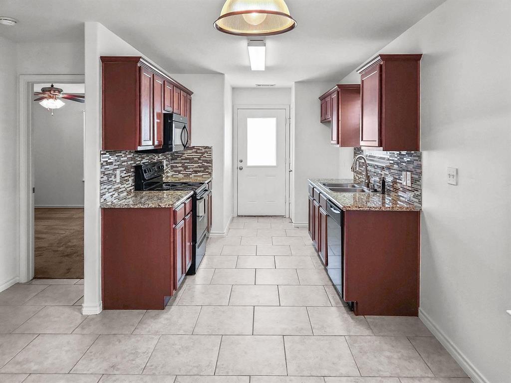 821 823 E College Ave, Princeton, TX 75407 photo