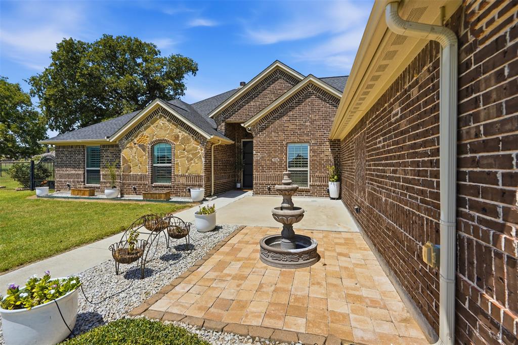205 Lavender Ct, Springtown, TX 76082 photo