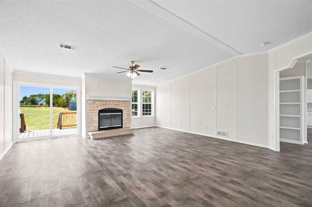 1040 Earp Rd, Springtown, TX 76082 photo