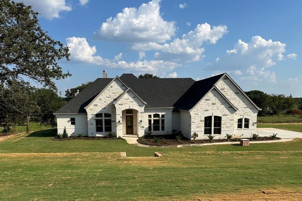 1009 Oaks Ct, Weatherford, TX 76087