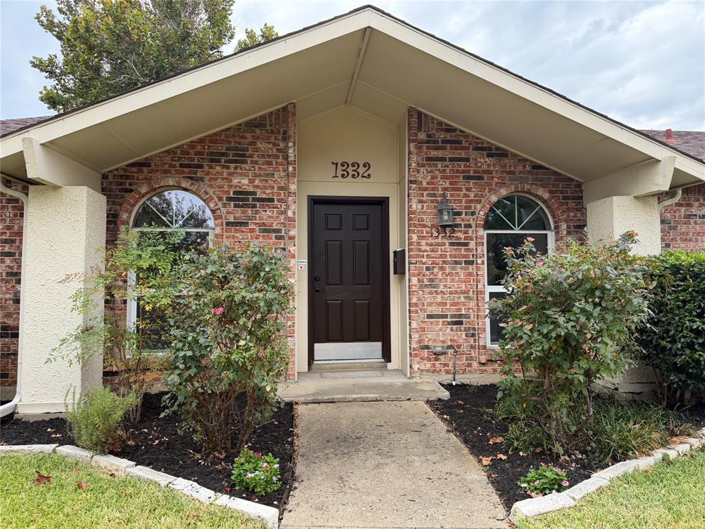1332 Cherry Hill Ln, Lewisville, TX 75067 photo