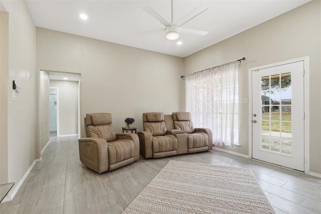 3917 Country Meadows Cir, Granbury, TX 76049 photo