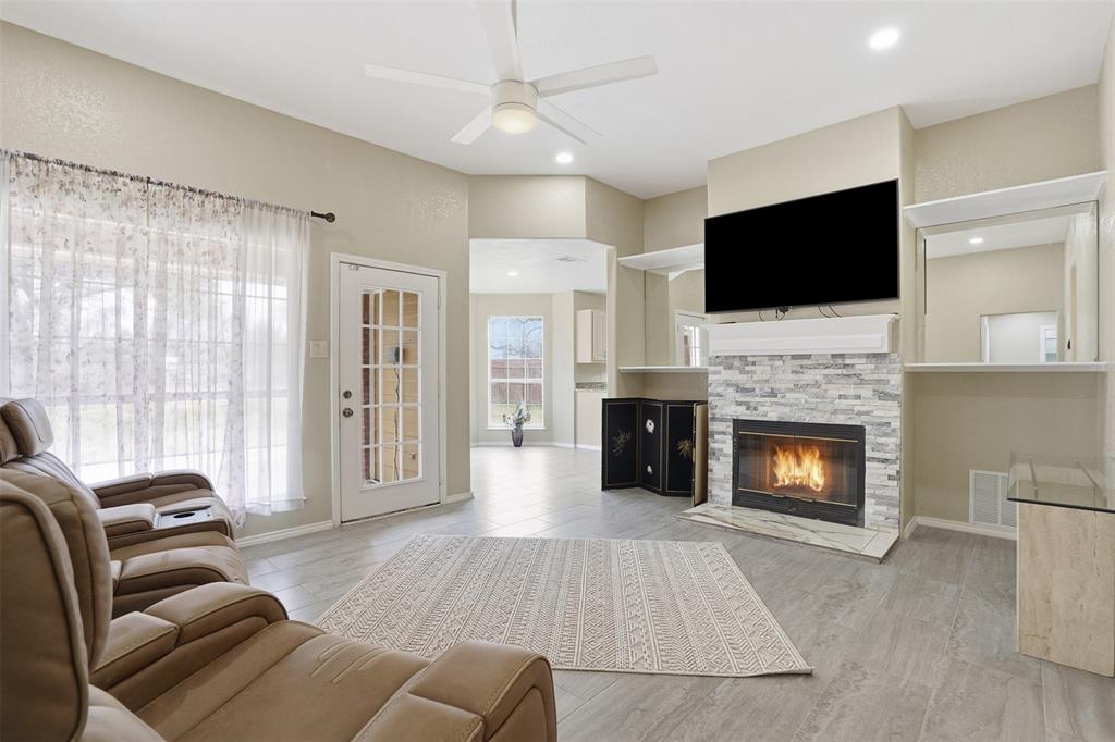 3917 Country Meadows Cir, Granbury, TX 76049 photo