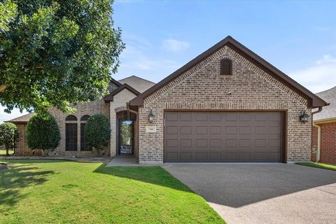 Single Family Residence in Benbrook TX 7509 Bunker Court.jpg