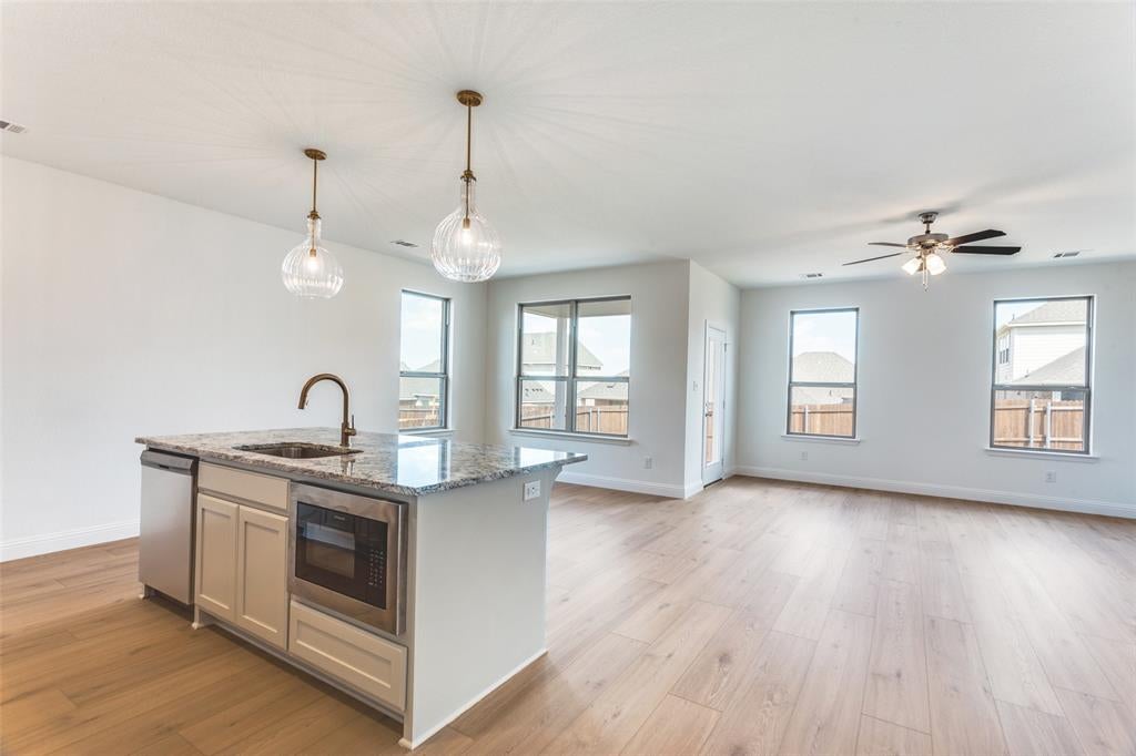 533 Hillcrest Cir, Justin, TX 76247 photo