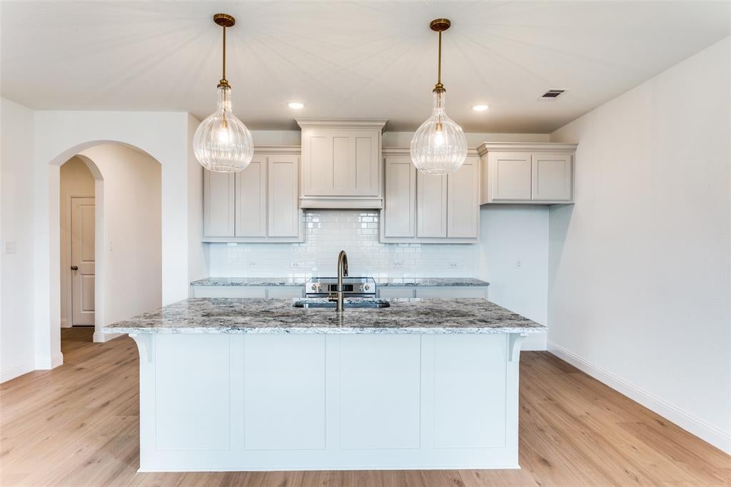 533 Hillcrest Cir, Justin, TX 76247 photo