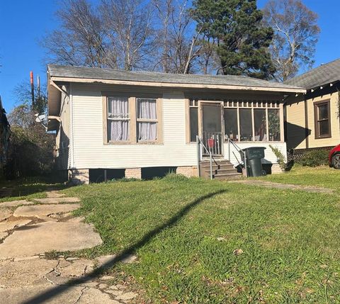 Single Family Residence in Shreveport LA 2828 Darien Street.jpg