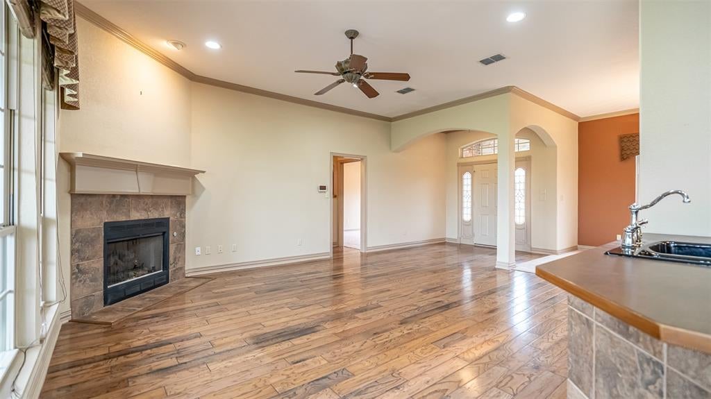 2300 E Emerald Bend Ct, Granbury, TX 76049 photo