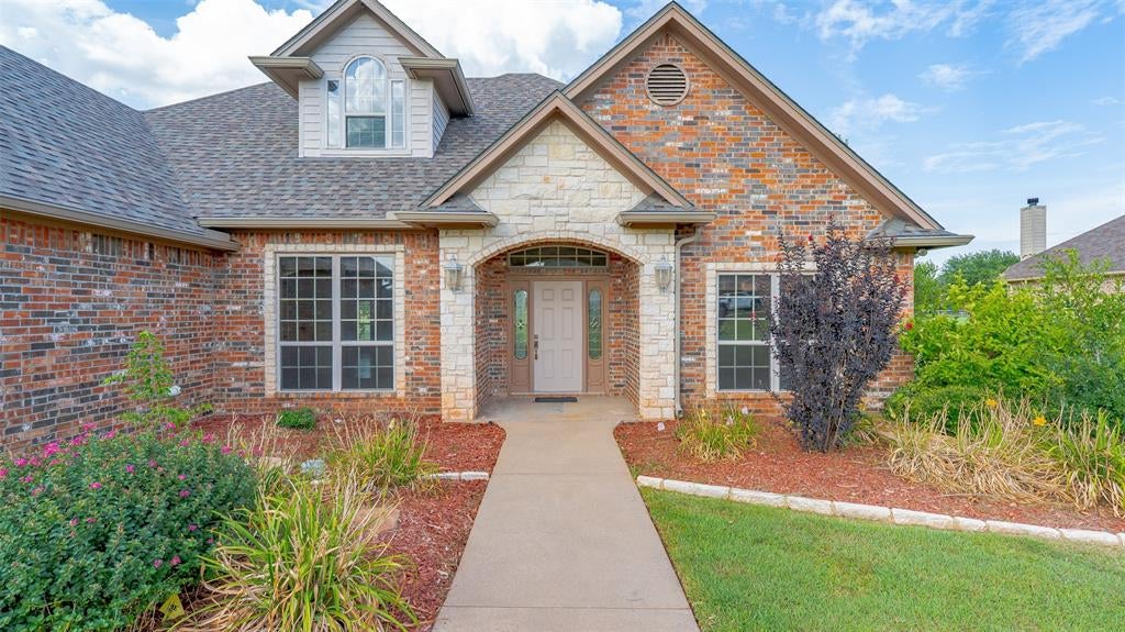 2300 E Emerald Bend Ct, Granbury, TX 76049 photo