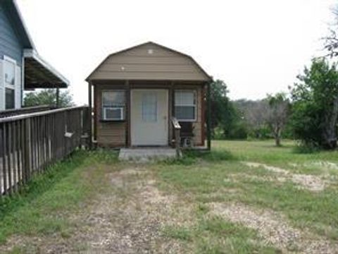 Single Family Residence in Bandera TX 4167 State Highway 173 2.jpg