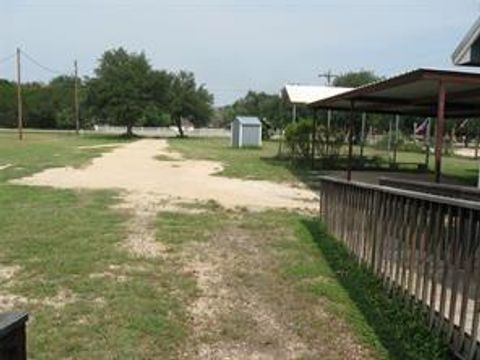 Single Family Residence in Bandera TX 4167 State Highway 173 9.jpg
