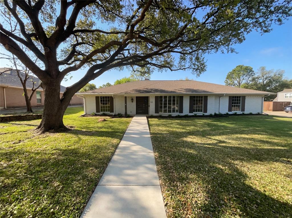 2800 Surrey Dr, Carrollton, TX 75006