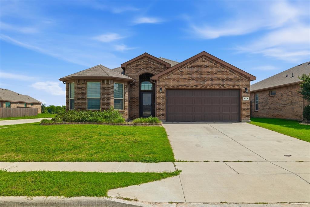 948 Meadow Scape Dr, Fort Worth, TX 76028