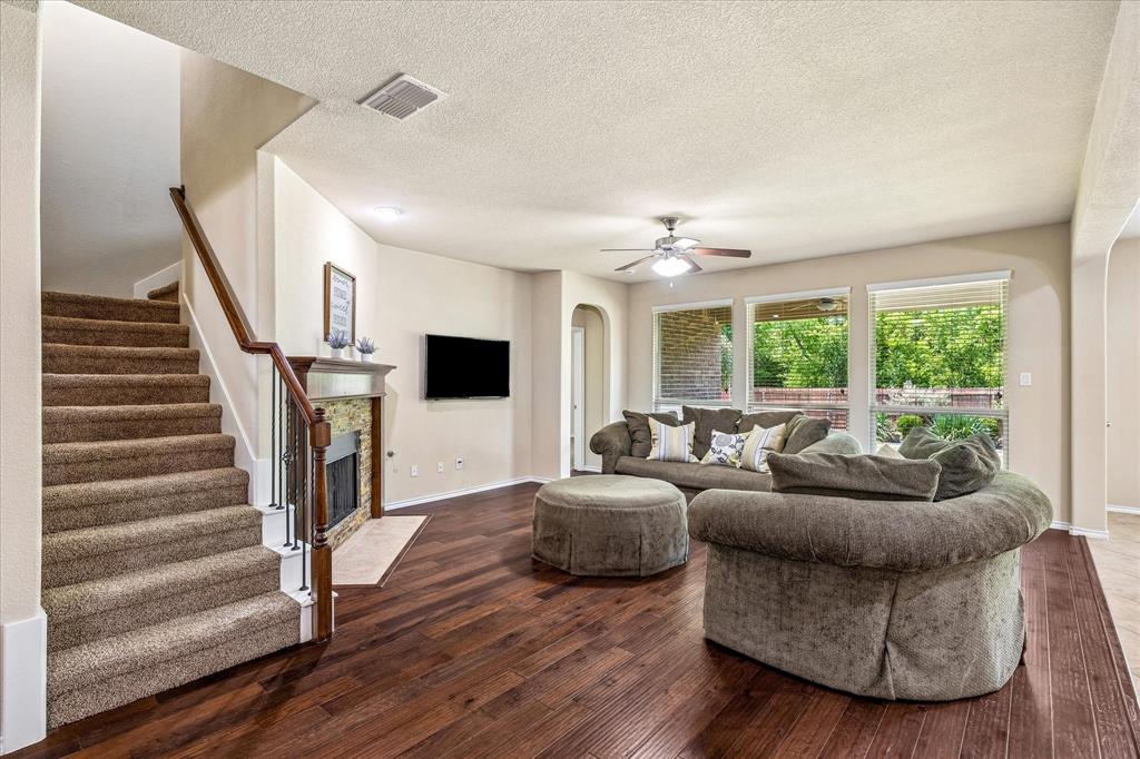 8 Duskview Ln, Edgecliff Village, TX 76134 photo