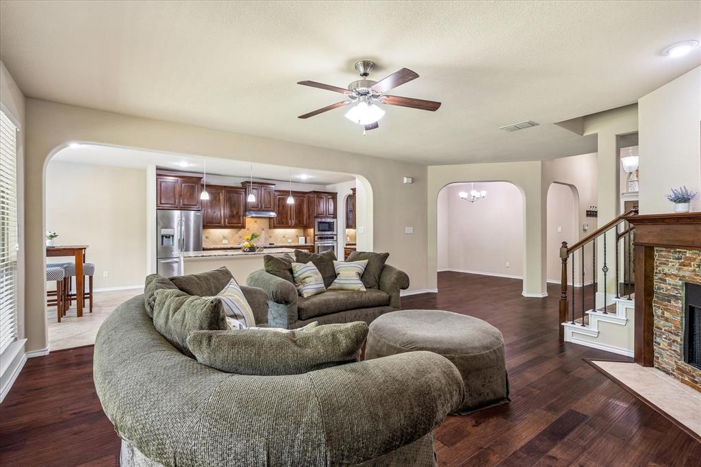 8 Duskview Ln, Edgecliff Village, TX 76134 photo