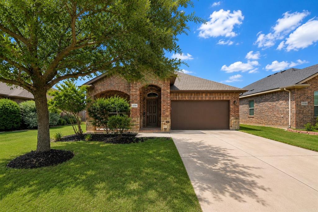 1232 Doe Meadow Dr, Fort Worth, TX 76028