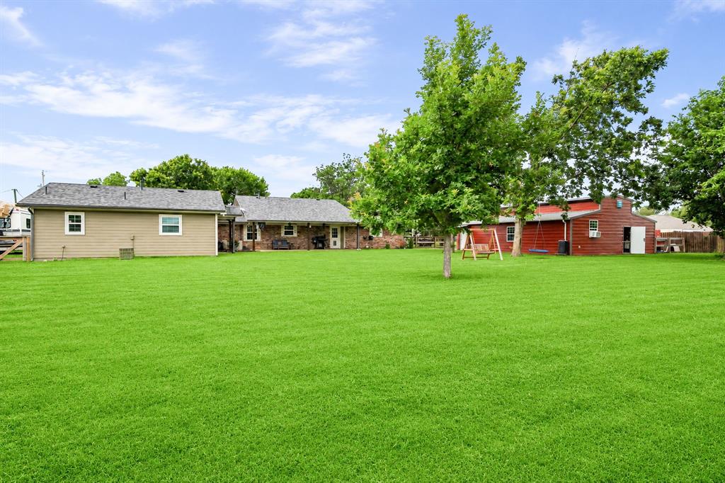 336 Meadows Estates St, Tom Bean, TX 75491 photo