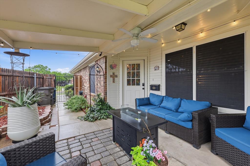 5621 Swords Dr, Fort Worth, TX 76137 photo