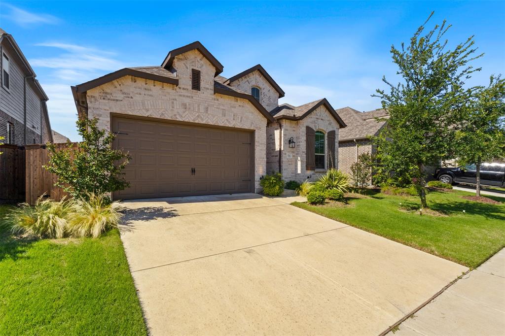 1916 Pelham Dr, Aubrey, TX 76227 photo