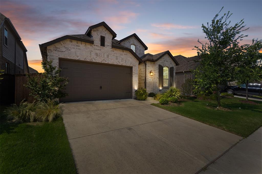 1916 Pelham Dr, Aubrey, TX 76227