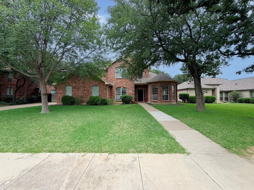 216 Flagstone Dr, Burleson, TX 76028