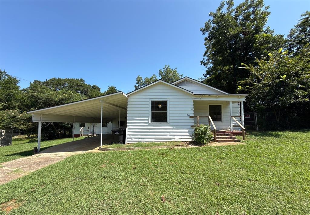 711 Dubois St, Denison, TX 75020