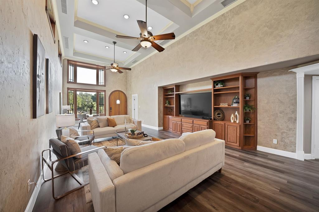 306 E Rochelle Blvd, Irving, TX 75062 photo