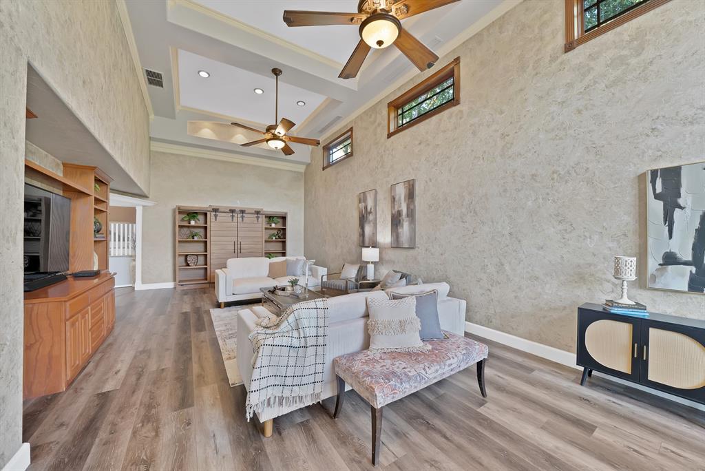 306 E Rochelle Blvd, Irving, TX 75062 photo