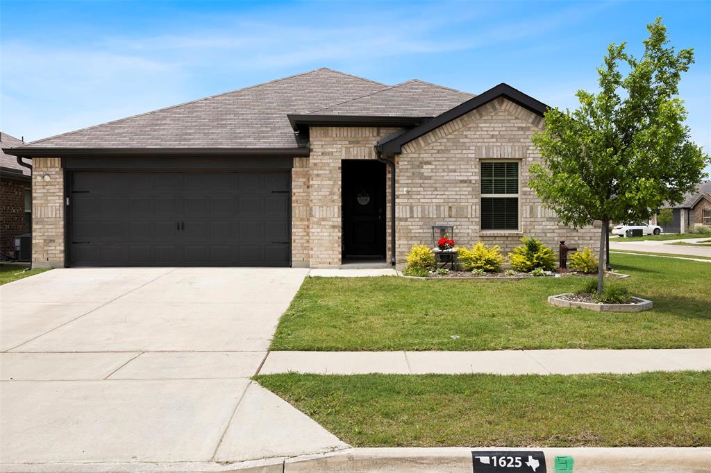 1625 Kirby Ln, Lancaster, TX 75146