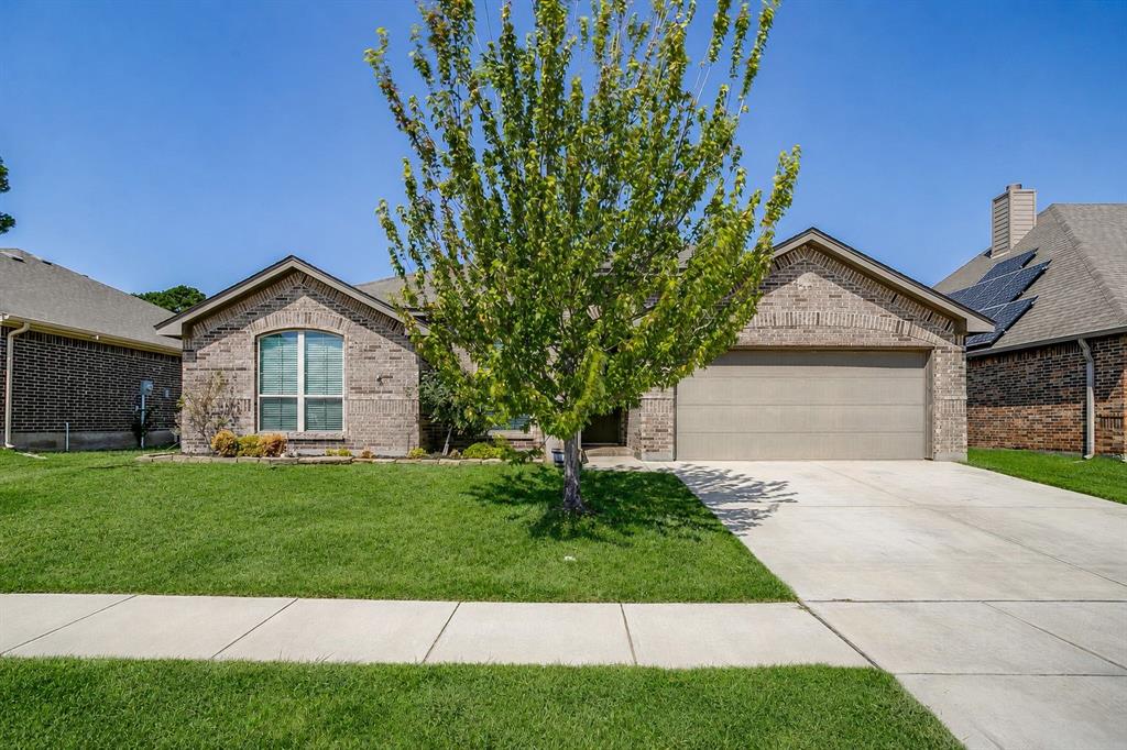 213 Marina Dr, Azle, TX 76020