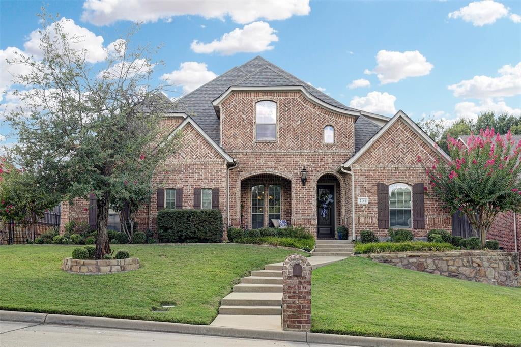 2141 Farrington Ln, Hurst, TX 76054