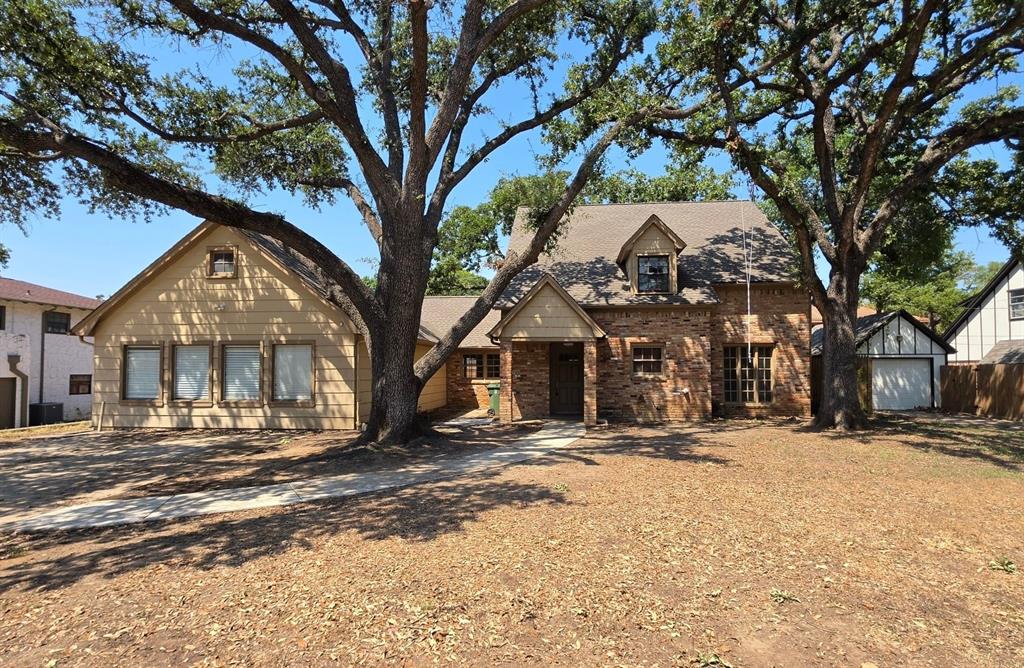 813 Chaparral Ct, Bedford, TX 76022