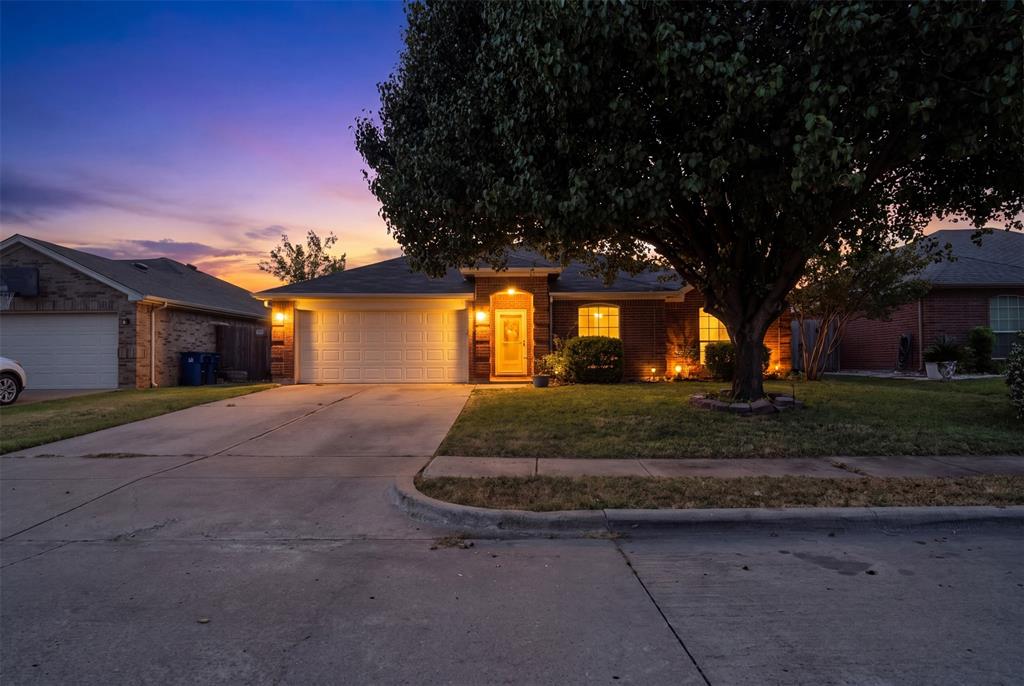 1017 Aaron Dr, Burleson, TX 76028
