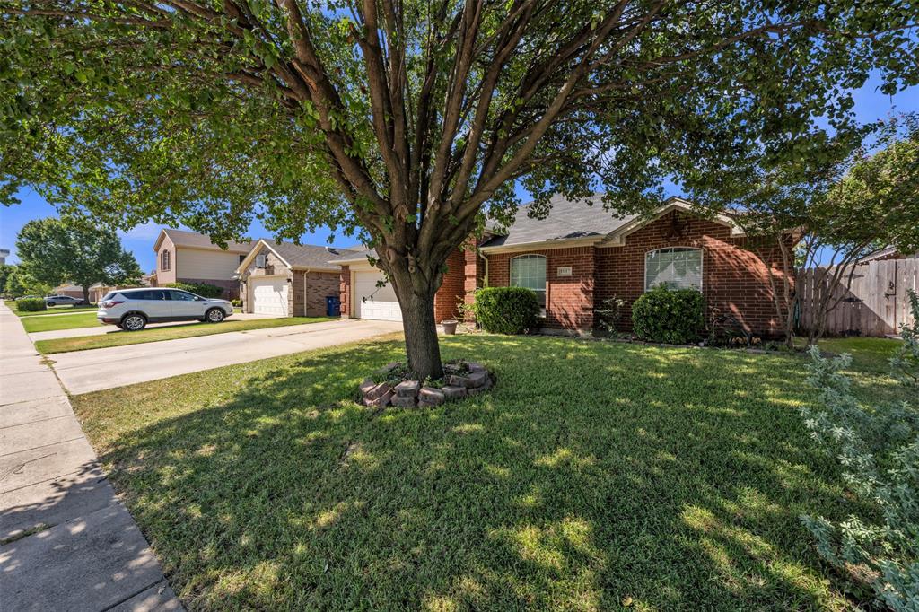 1017 Aaron Dr, Burleson, TX 76028 photo