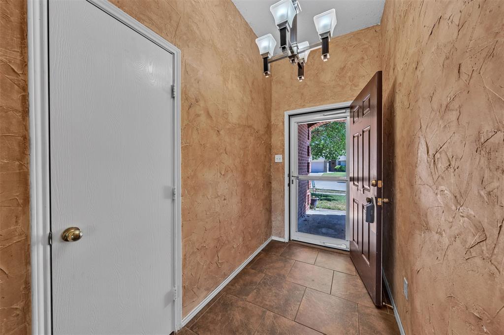 1017 Aaron Dr, Burleson, TX 76028 photo