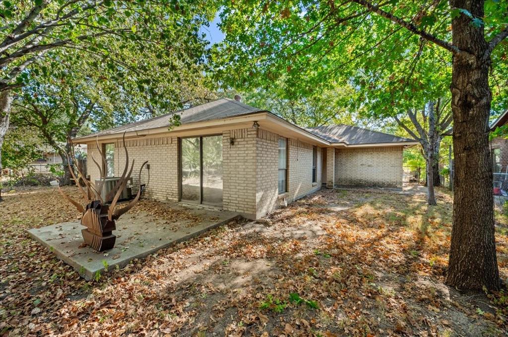 409 29 St, Grand Prairie, TX 75050 photo