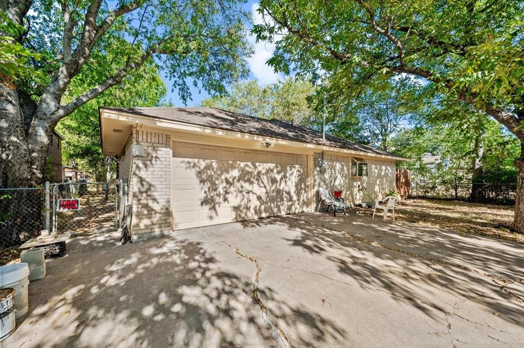 409 29 St, Grand Prairie, TX 75050 photo