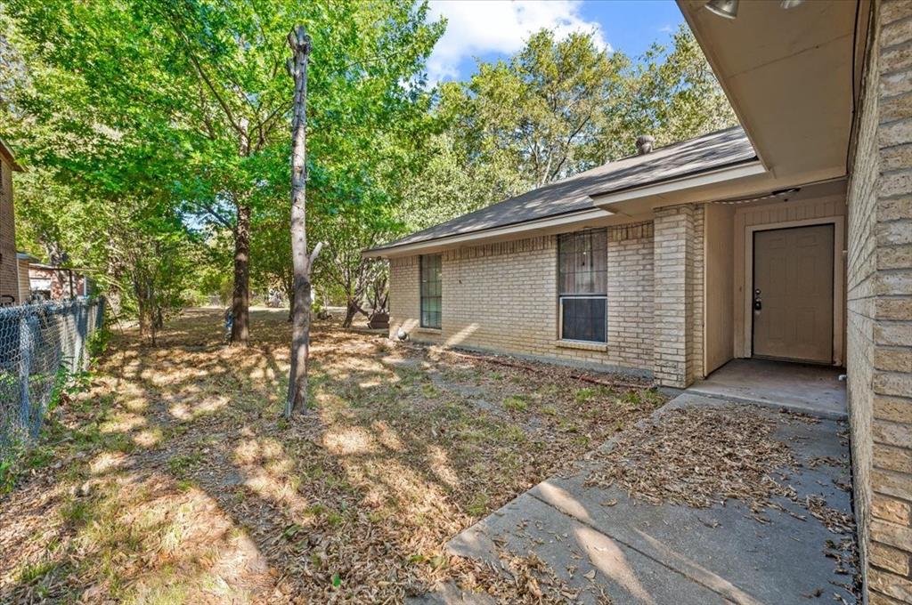 409 29 St, Grand Prairie, TX 75050 photo