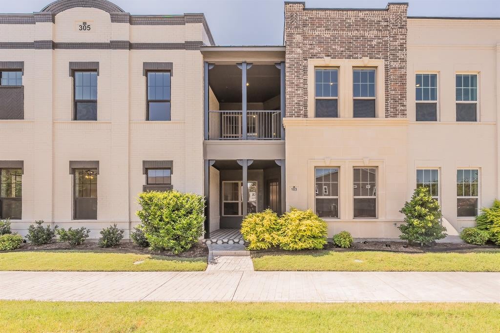 305 Sunset Ln, Fort Worth, TX 76114