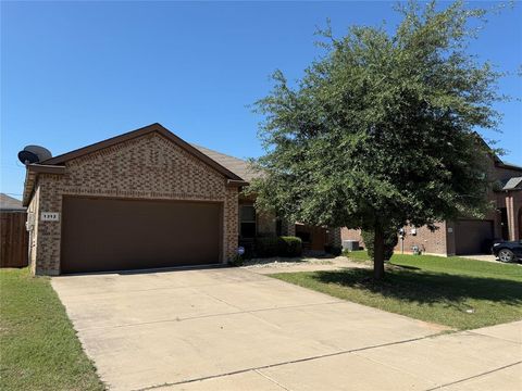 Single Family Residence in Azle TX 1312 Glenwood Drive.jpg