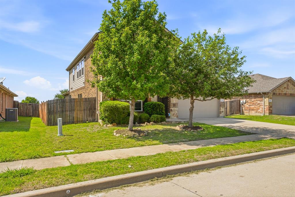 229 Pin Cushion Trl, Burleson, TX 76028 photo