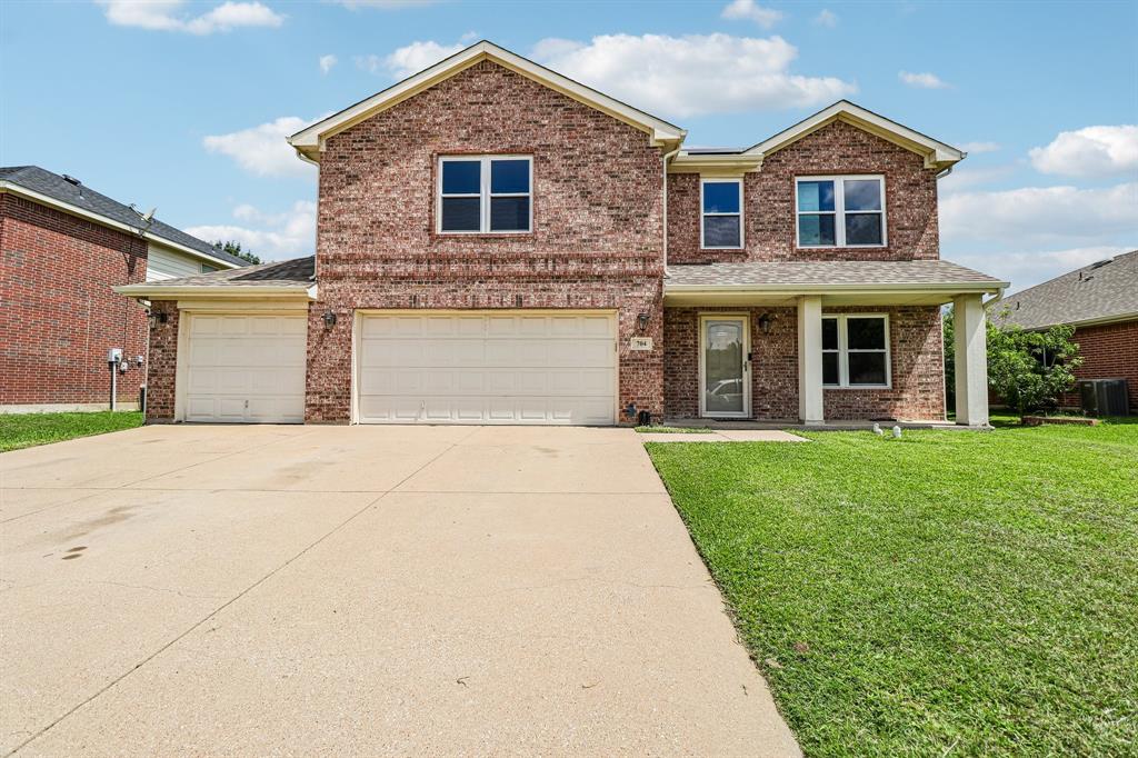 704 Partridge Dr, Saginaw, TX 76131