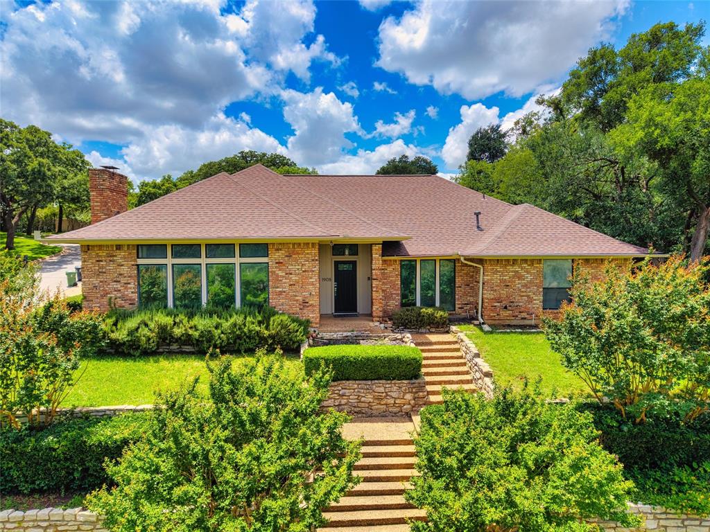 1908 Lakehill Ct, Arlington, TX 76012