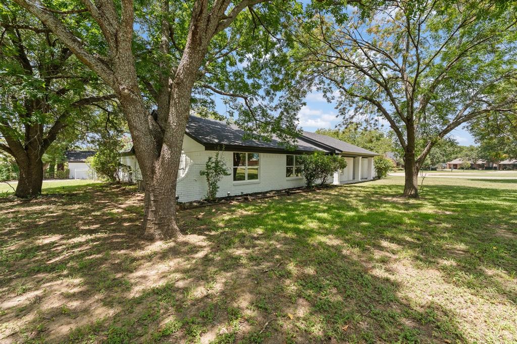 202 Roaring Spring Dr, Joshua, TX 76058 photo