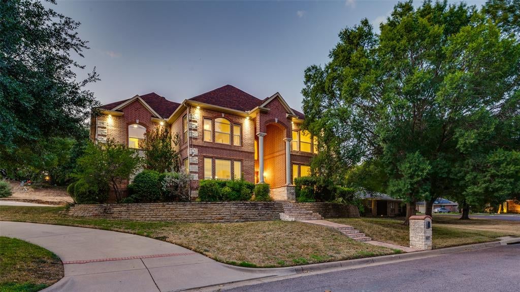 8925 Hunters Glen Trl, Fort Worth, TX 76120