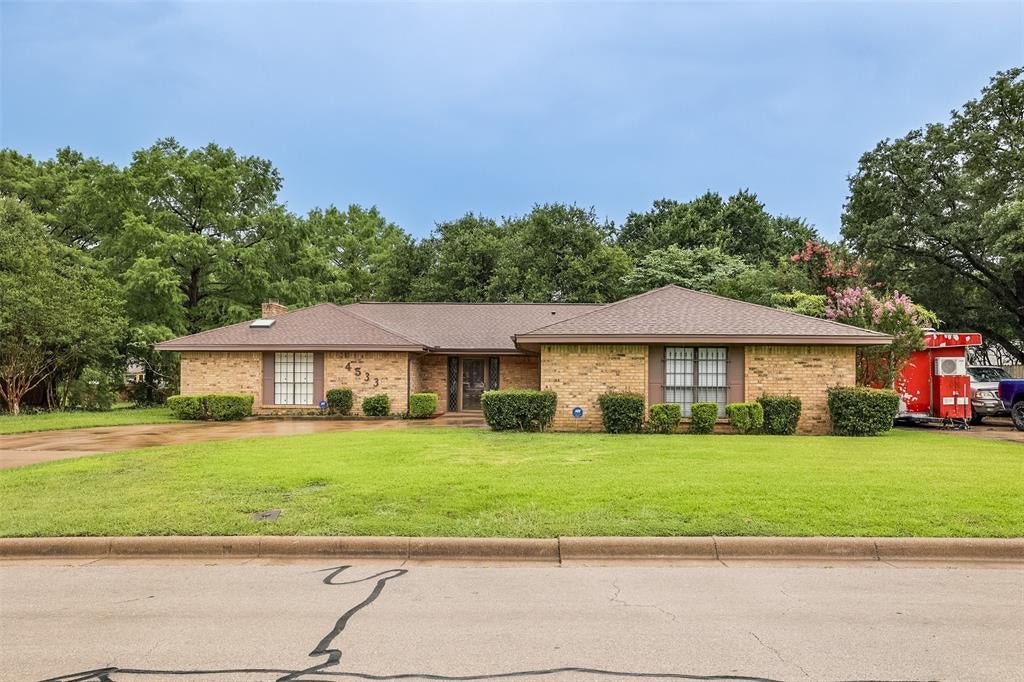 4533 Cinnamon Hill Dr, Fort Worth, TX 76133 photo