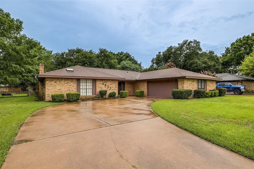 4533 Cinnamon Hill Dr, Fort Worth, TX 76133